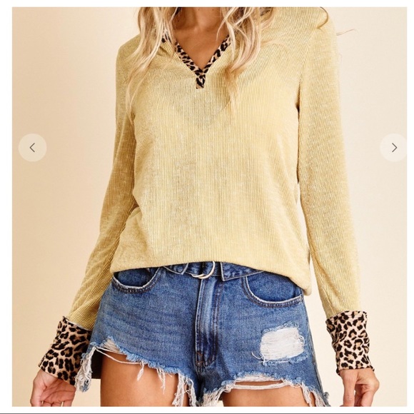 Solid Camouflage Contrast Textured Top - Picture 2 of 5